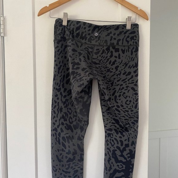 Lululemon Wonder Under Crop - Picture 4 of 4